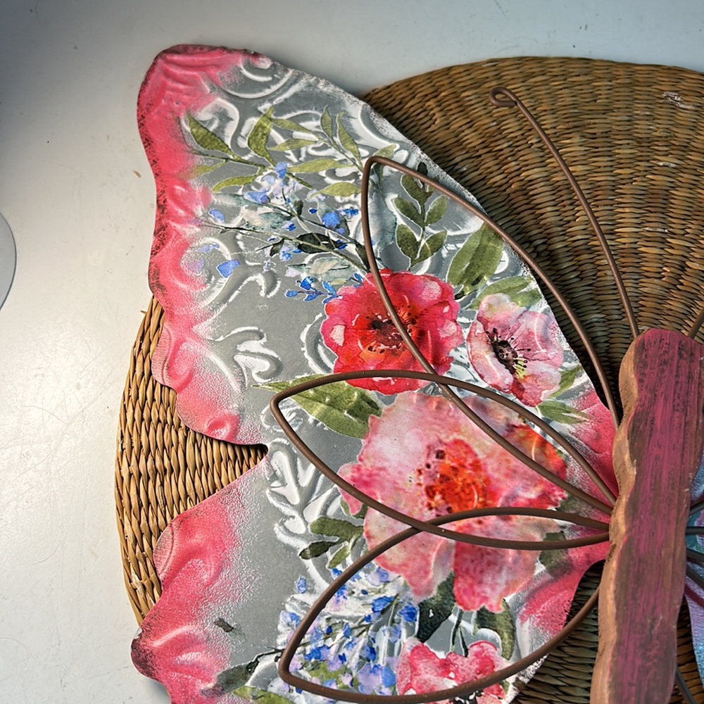 Beautiful Colorful Farmhouse Metal Butterfly Decor - Picture 5 of 10